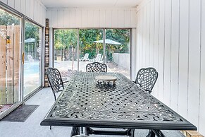 Poolside Oasis: 7 Mi to Pensacola Beach Boardwalk!