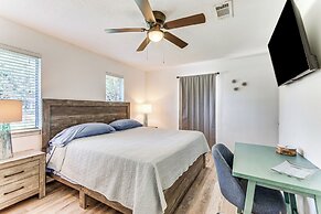 Poolside Oasis: 7 Mi to Pensacola Beach Boardwalk!