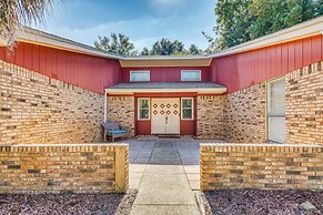 Poolside Oasis: 7 Mi to Pensacola Beach Boardwalk!