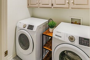 2 Mi to Lake Conroe Access: Home w/ Pool Table!