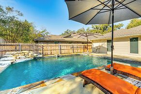 Outdoor Entertainment Space: Austin Family Home