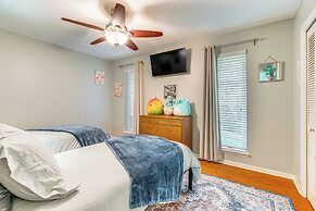 Outdoor Entertainment Space: Austin Family Home