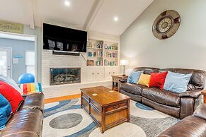 Outdoor Entertainment Space: Austin Family Home