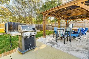 Outdoor Entertainment Space: Austin Family Home