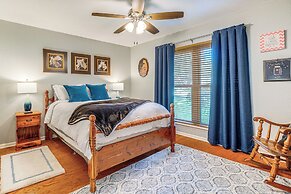 Outdoor Entertainment Space: Austin Family Home