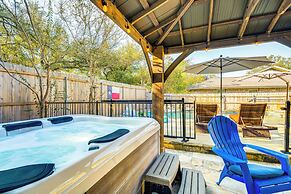 Outdoor Entertainment Space: Austin Family Home