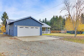 8 Mi to Bonners Ferry: Quiet Getaway w/ Patio