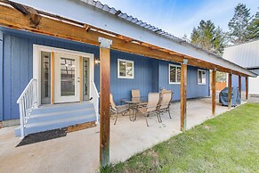 8 Mi to Bonners Ferry: Quiet Getaway w/ Patio