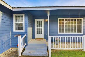 8 Mi to Bonners Ferry: Quiet Getaway w/ Patio