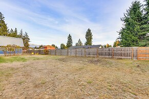 8 Mi to Bonners Ferry: Quiet Getaway w/ Patio