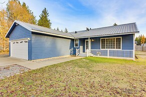 8 Mi to Bonners Ferry: Quiet Getaway w/ Patio