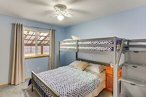 8 Mi to Bonners Ferry: Quiet Getaway w/ Patio