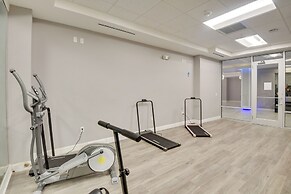 Beachfront Gem w/ Community Pool in Daytona!