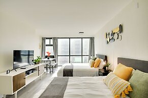 Beachfront Gem w/ Community Pool in Daytona!