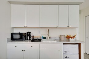 Beachfront Gem w/ Community Pool in Daytona!