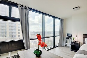 Beachfront Gem w/ Community Pool in Daytona!