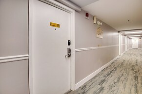 Beachfront Gem w/ Community Pool in Daytona!