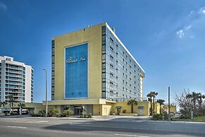 Beachfront Gem w/ Community Pool in Daytona!