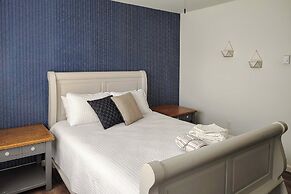 Arrowhead Lake Access & Fire Pit: Serene Cottage