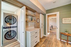 < 9 Mi to Dtwn Tulsa: Lovely Home w/ Yard & Deck!
