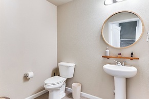 10 Mi to Fort Carson: Newly Built Townhome!