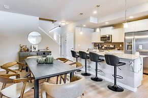 10 Mi to Fort Carson: Newly Built Townhome!