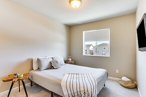 10 Mi to Fort Carson: Newly Built Townhome!