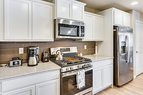 10 Mi to Fort Carson: Newly Built Townhome!