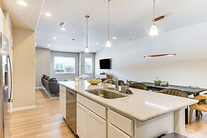 10 Mi to Fort Carson: Newly Built Townhome!