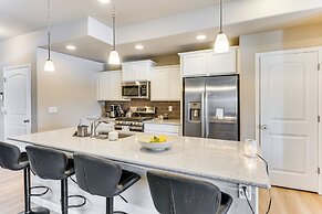 10 Mi to Fort Carson: Newly Built Townhome!