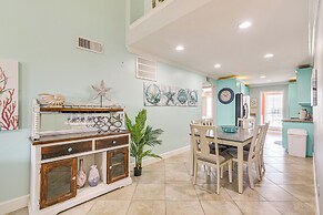 Steps to Beach: Ocean-view Galveston Condo!