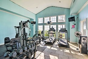 Steps to Beach: Ocean-view Galveston Condo!