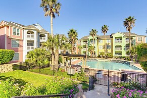 Steps to Beach: Ocean-view Galveston Condo!