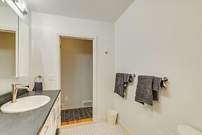 Walk to Beach & Lake Michigan: Manistee Bliss!