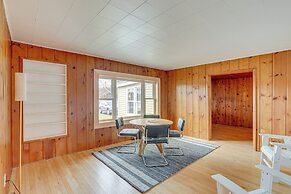 Walk to Beach & Lake Michigan: Manistee Bliss!