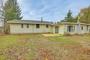 Walk to Beach & Lake Michigan: Manistee Bliss!