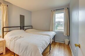 Walk to Beach & Lake Michigan: Manistee Bliss!