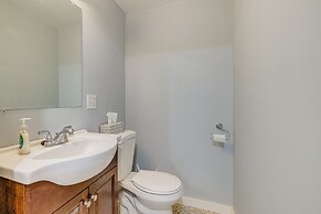 Walk to Beach & Lake Michigan: Manistee Bliss!