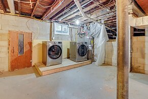 Walk to Beach & Lake Michigan: Manistee Bliss!