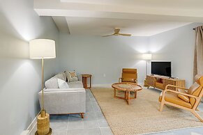 Walk to Beach & Lake Michigan: Manistee Bliss!