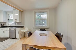 Walk to Beach & Lake Michigan: Manistee Bliss!