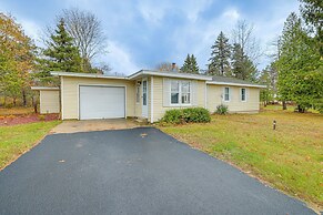 Walk to Beach & Lake Michigan: Manistee Bliss!