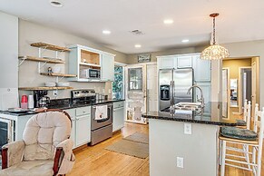 7 Mi to Pensacola Beach: Home w/ Pet-friendly Yard