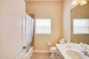 9 Mi to Downtown Fort Myers: Home w/ Lanai + Grill