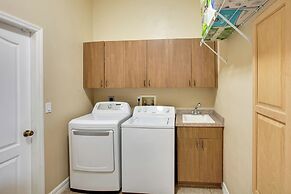 9 Mi to Downtown Fort Myers: Home w/ Lanai + Grill