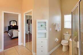 9 Mi to Downtown Fort Myers: Home w/ Lanai + Grill