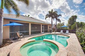9 Mi to Downtown Fort Myers: Home w/ Lanai + Grill
