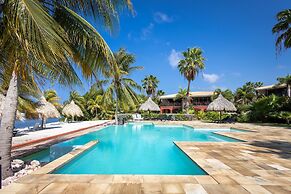 Tropical Escape With Pool and Ocean Views