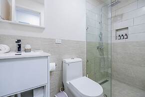 w Comfy 1BR w Perfect Balcony in Casco View
