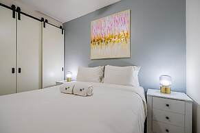 w Comfy 1BR w Perfect Balcony in Casco View